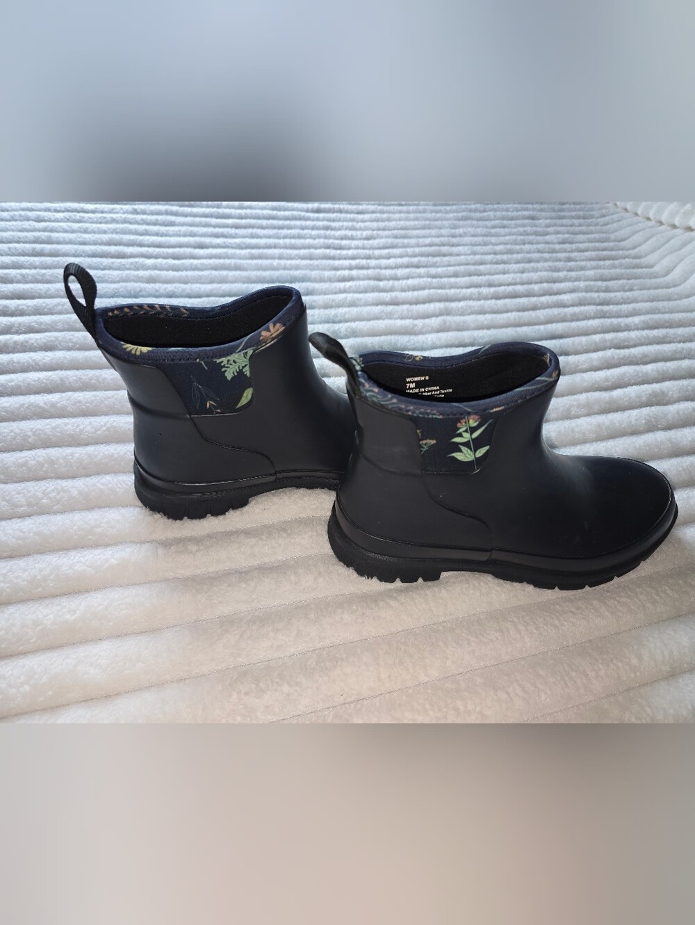 Duluth Trading Co Chelsea Rain/Garden Boots. - Picture 3 of 8
